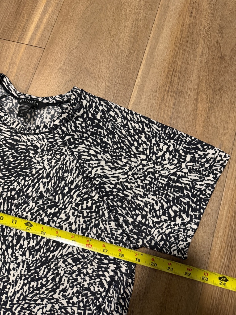 Athleta Ultimate Printed Train Tee Shirt Women's - Picture 3 of 5